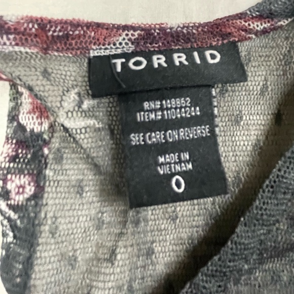 Torrid Floral Gray Sleeveless Mesh Overlay Romantic Blouse Size 0 - Picture 2 of 12